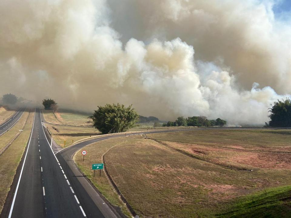 Foto 3 de 3 — Atenção motorista! Concessionária alerta sobre aumento de focos de incêndio próximos às rodovias
